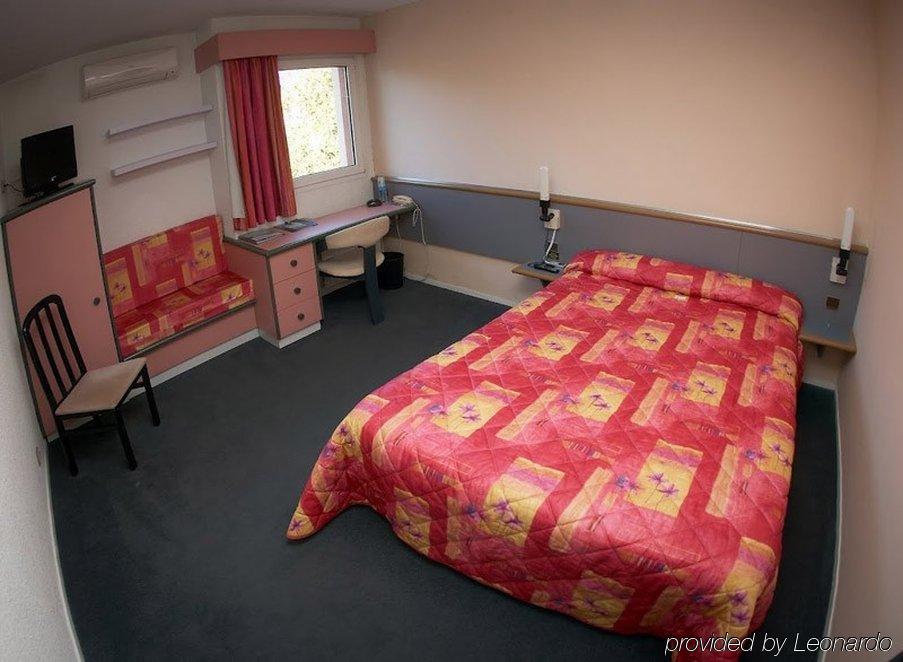 Brit Hotel Dak Hotel Avallon Room photo